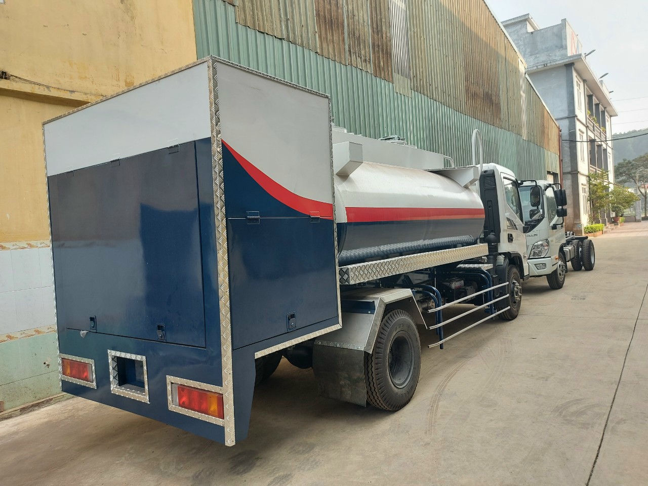 EX8-Cap-le.jpg
