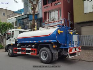 Xe-phun-nuoc-rua-duong-isuzu-9m3-10-300x225-1.jpg