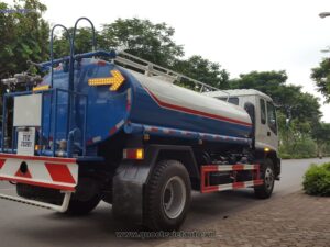 Xe-phun-nuoc-rua-duong-isuzu-9m3-11-300x225-1.jpg
