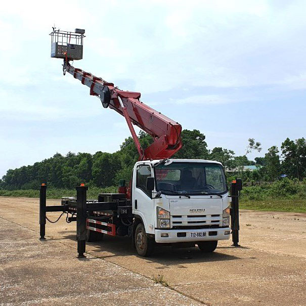 xe-nang-cao-24m-hang-isuzu xe nâng cao 24m boom lift