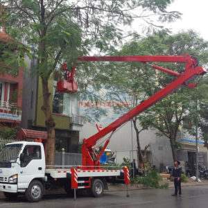 xe nâng người làm việc isuzu 18m