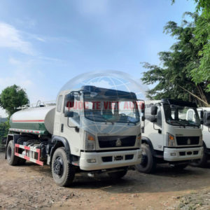 xe phun nước rửa đường 9 khối