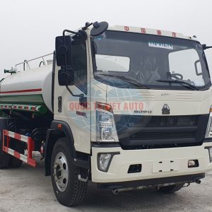 xe phun nước tưới cây howo