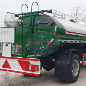 xe phun nước rửa đường howo